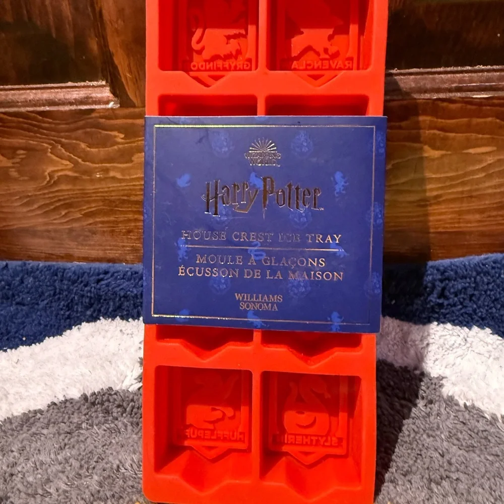 Williams Sonoma Harry Potter House Crest Ice Tray - Red and Blue